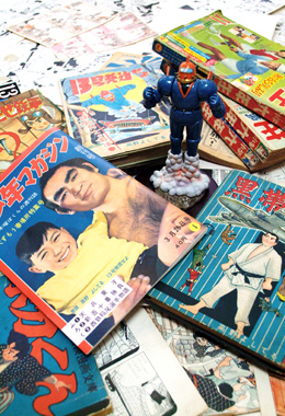 高野よしてる作品と「13号発信せよ」フィギュア