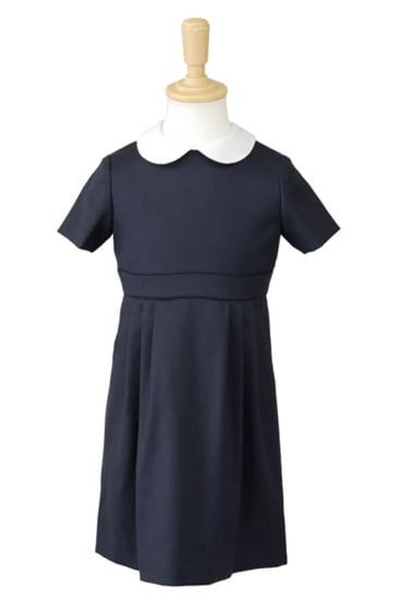 女の子の服装 写真
