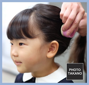 女の子 ヘアセットの様子